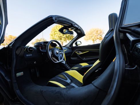 Used 2024 McLaren 750S Spider image 36