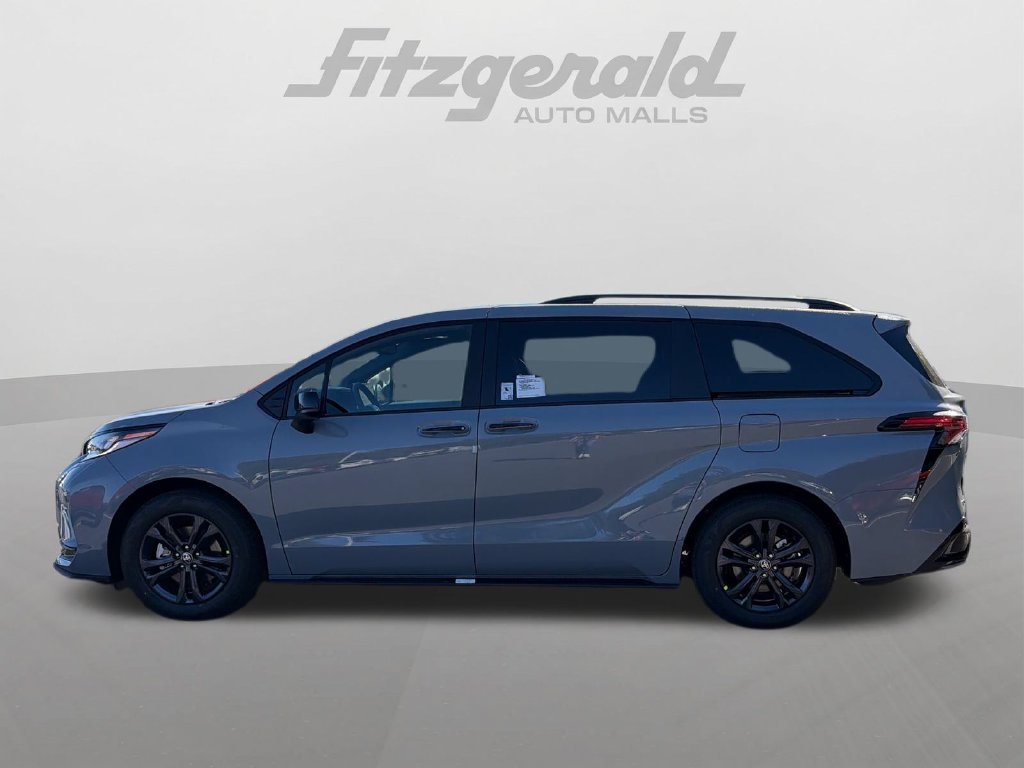 Used 2026 Toyota Sienna XSE AWD/4WD image 5