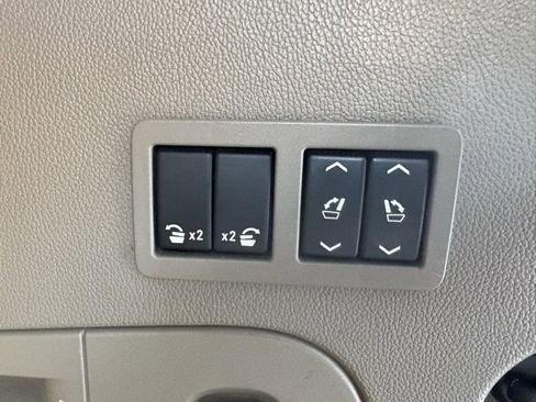 Used 2018 GMC Yukon SLT w/ Premium Edition image 7