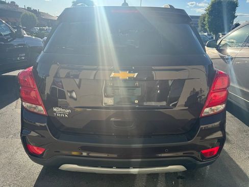 Used 2021 Chevrolet Trax LT w/ Driver Confidence Package FWD image 4
