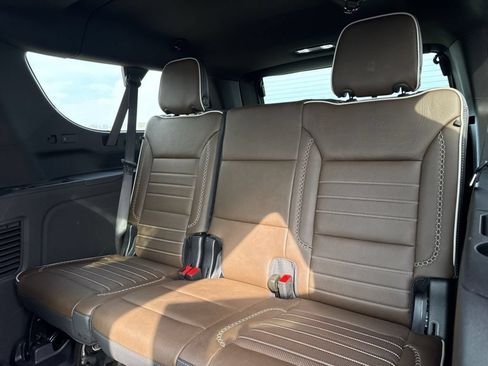 Used 2025 GMC Yukon XL Denali Ultimate w/ LPO, Floor Liner Package AWD/4WD image 45