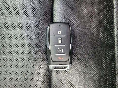 Used 2019 RAM 1500 Laramie image 32