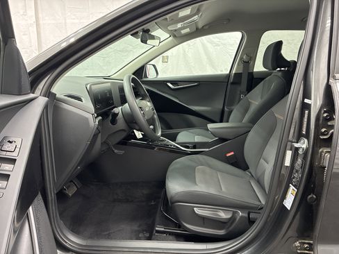 Certified 2023 Kia Niro LX FWD image 11