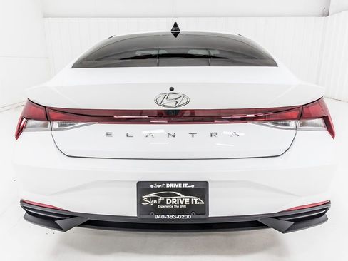 Used 2023 Hyundai Elantra SEL image 6