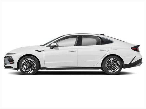Used 2024 Hyundai Sonata SEL FWD image 3