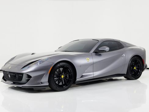 Used 2021 Ferrari 812 GTS RWD image 9