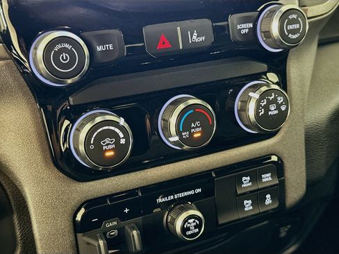 Used 2025 RAM 1500 Warlock AWD/4WD image 23