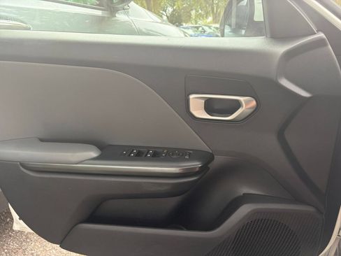 Used 2025 Kia K4 FWD image 18