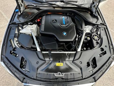 Used 2021 BMW 530e w/ Parking Assistance Package RWD image 30