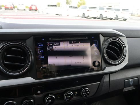 Used 2017 Toyota Tacoma TRD Sport w/ Tow Package AWD/4WD image 23