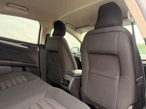 Used 2019 Ford Fusion SE FWD image 18