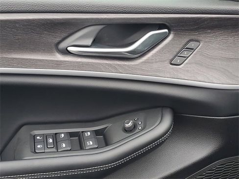 New 2025 Jeep Grand Cherokee Limited w/ Trailer Tow Package image 18