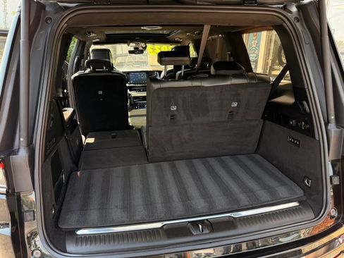 Used 2022 Jeep Grand Wagoneer Series II AWD/4WD image 15