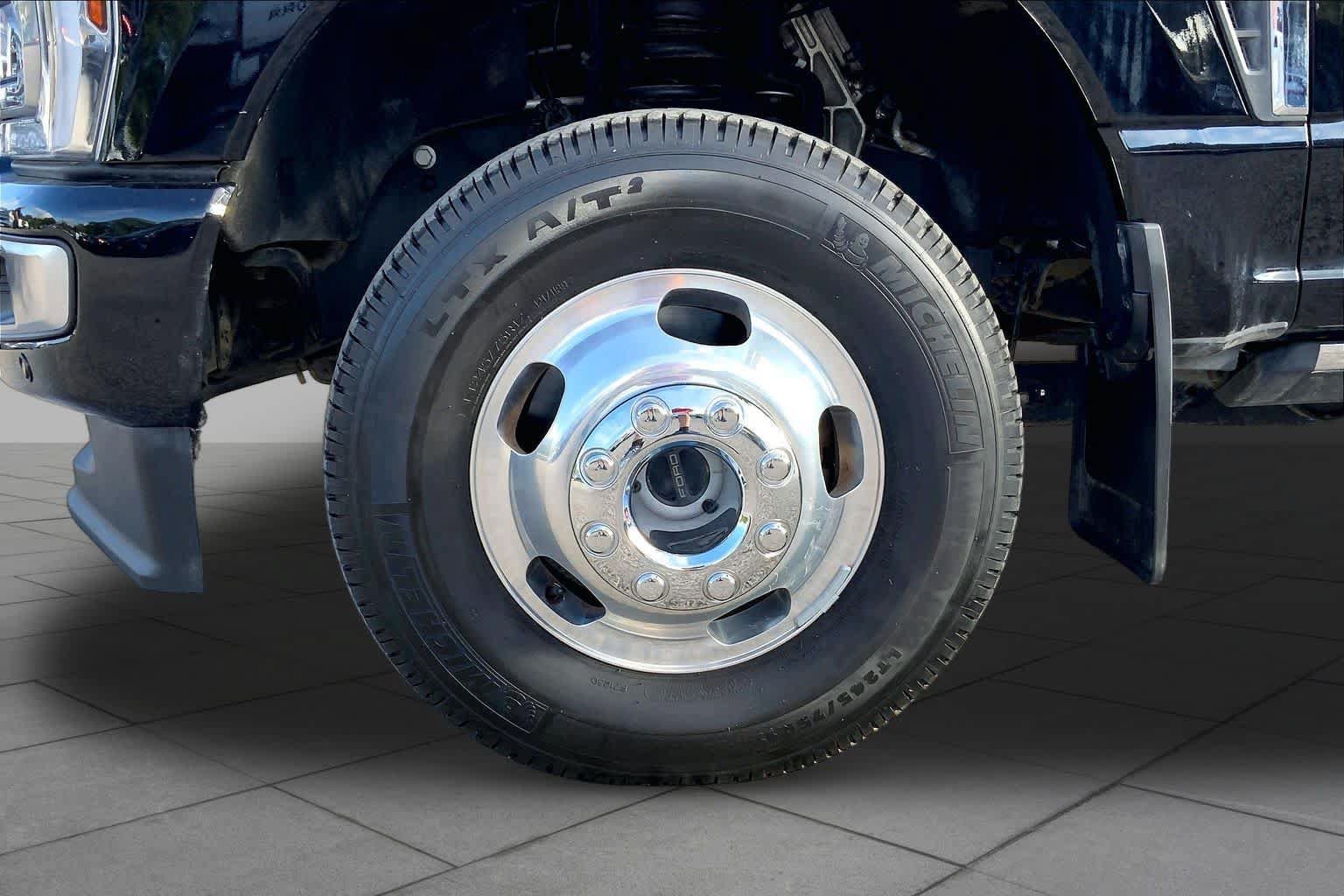 Used 2024 Ford F350 Platinum AWD/4WD image 11