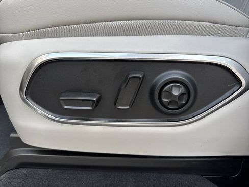 New 2026 Jeep Grand Wagoneer L Limited AWD/4WD image 10