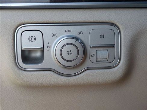 Used 2023 Mercedes-Benz GLS 450 4MATIC image 13