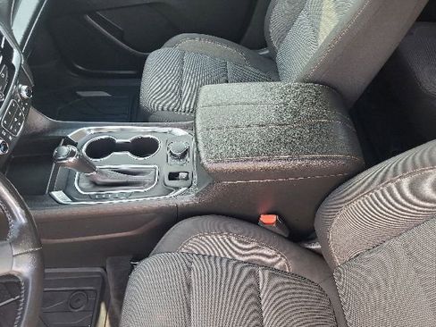 Used 2020 Chevrolet Traverse LT FWD image 32