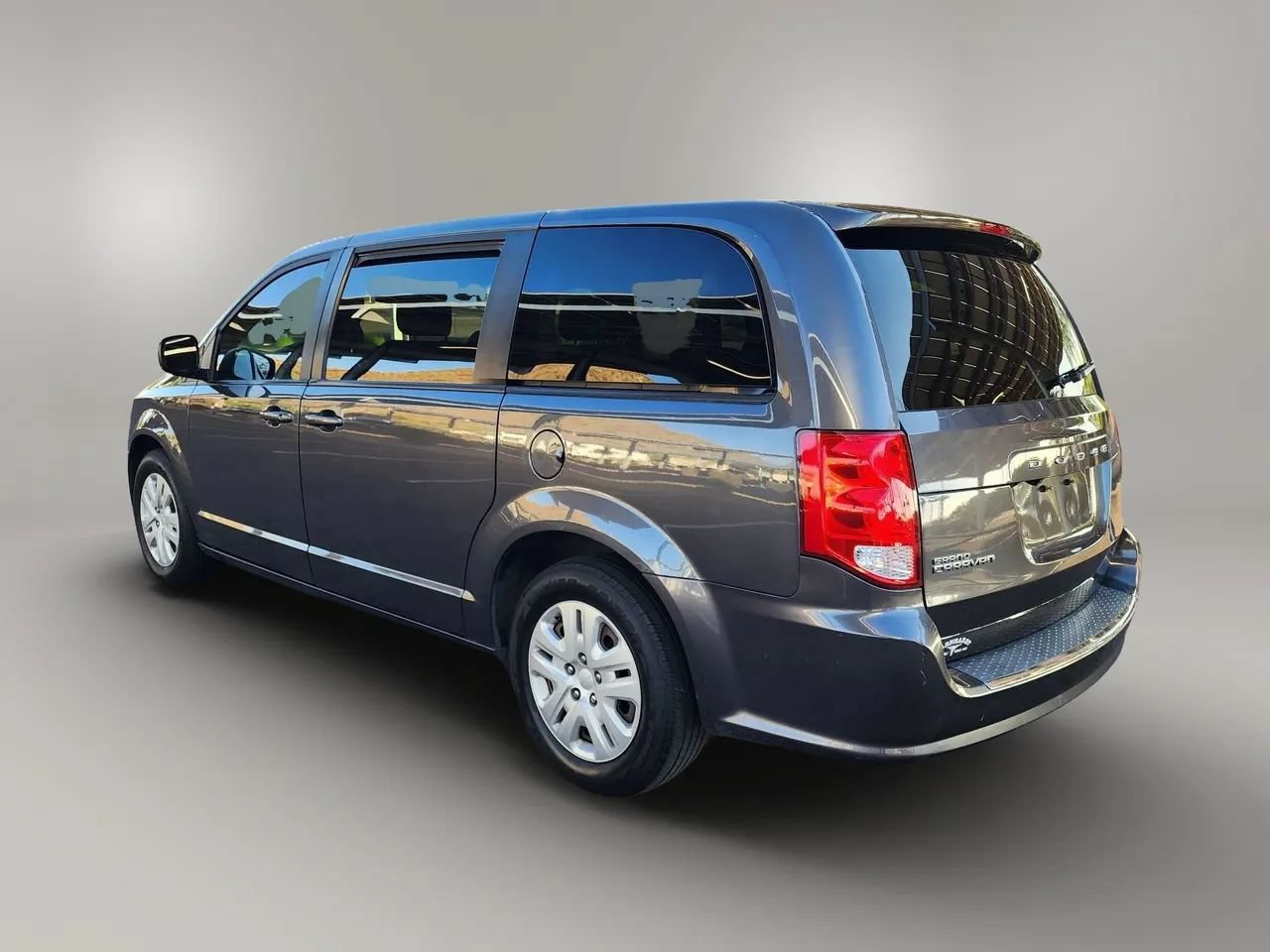 Used 2018 Dodge Grand Caravan SE w/ UConnect Hands-Free Group FWD image 5
