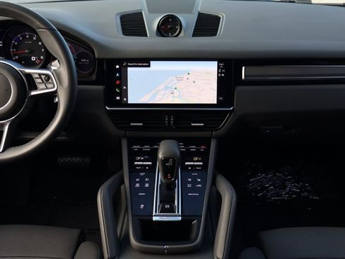 Certified 2023 Porsche Cayenne Platinum Edition image 20