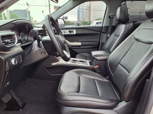Used 2022 Ford Explorer Limited w/ Equipment Group 301A RWD image 4