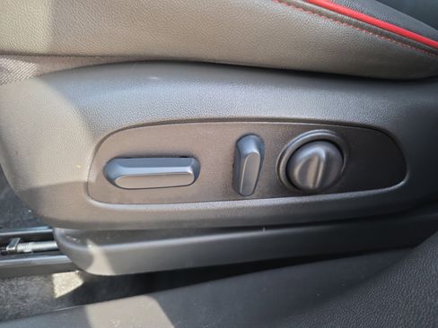 Used 2025 Chevrolet TrailBlazer RS w/ Convenience Package image 15