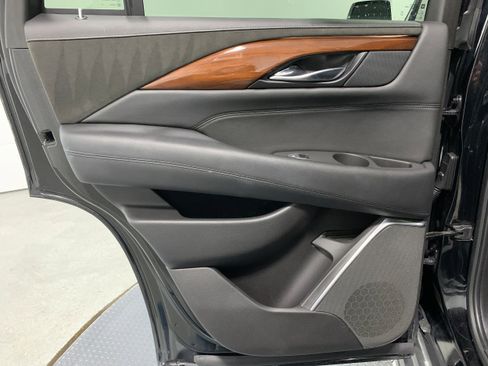 Used 2020 Cadillac Escalade Luxury w/ Escalade Sport Edition image 29
