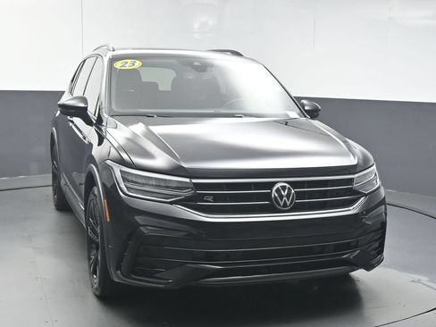 Used 2023 Volkswagen Tiguan SE R-Line FWD image 3