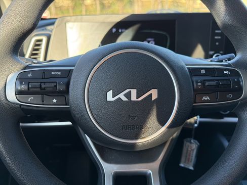 Used 2024 Kia Sportage LX image 11