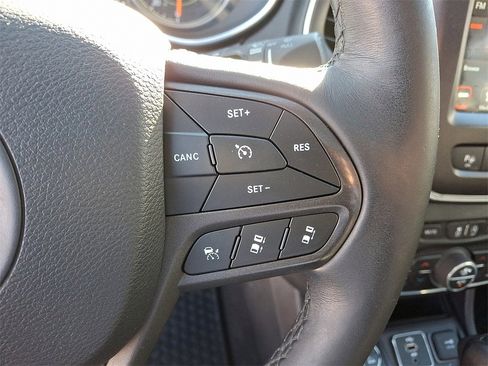 Used 2019 Jeep Cherokee Trailhawk image 23