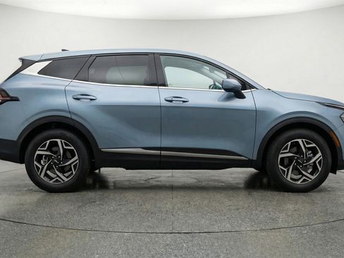 Used 2025 Kia Sportage LX FWD image 11