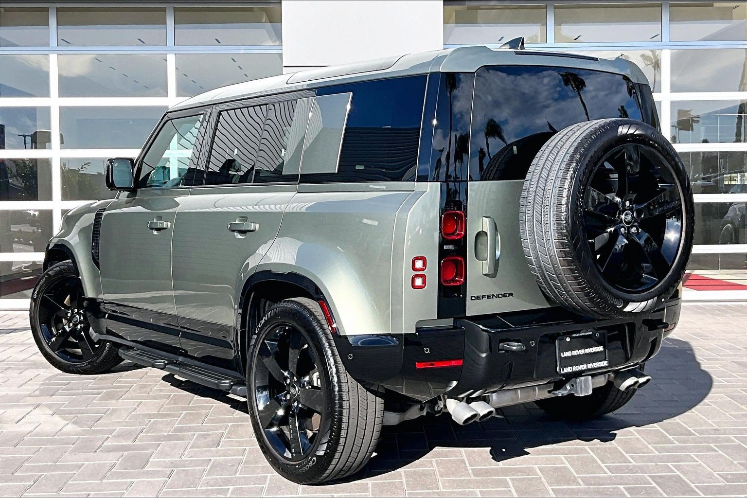 Used 2025 Land Rover Defender 110 X-Dynamic SE AWD/4WD image 12