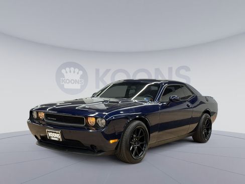 Used 2013 Dodge Challenger SXT RWD image 5
