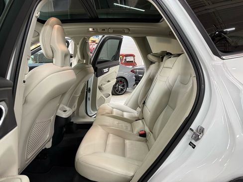 Used 2018 Volvo XC60 T6 Momentum w/ Advanced Package image 14