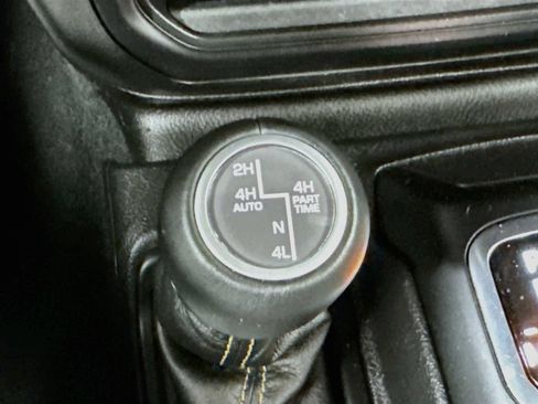 Used 2023 Jeep Wrangler Unlimited Sahara AWD/4WD image 14