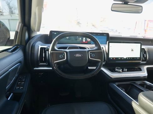 Used 2025 Ford Expedition Max Platinum w/ Driver's Package image 16