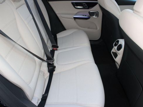 Used 2026 Mercedes-Benz GLC 300 image 31