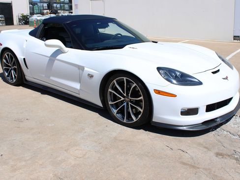 Used 2013 Chevrolet Corvette 427 w/ 1SC Preferred Equipment Group RWD image 2
