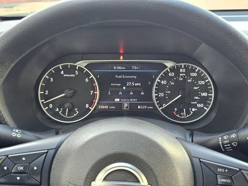 Used 2024 Nissan Sentra SV FWD image 11