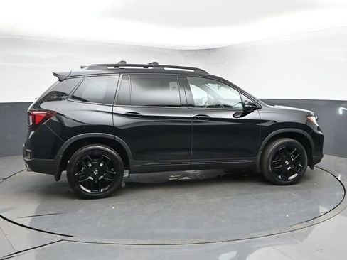 Used 2024 Honda Passport Black Edition image 9