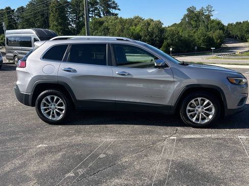Used 2019 Jeep Cherokee Latitude w/ Popular Appearance Group FWD image 16
