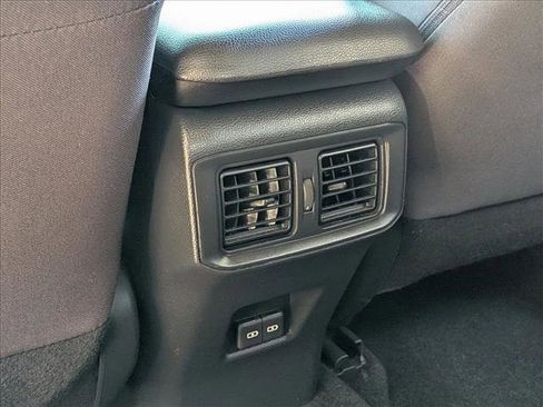 Used 2023 Toyota RAV4 SE image 17