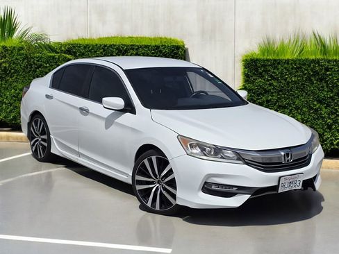 Used 2017 Honda Accord Sport image 2