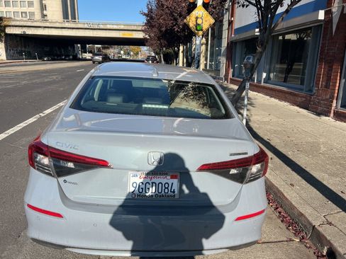 Used 2023 Honda Civic Touring image 4