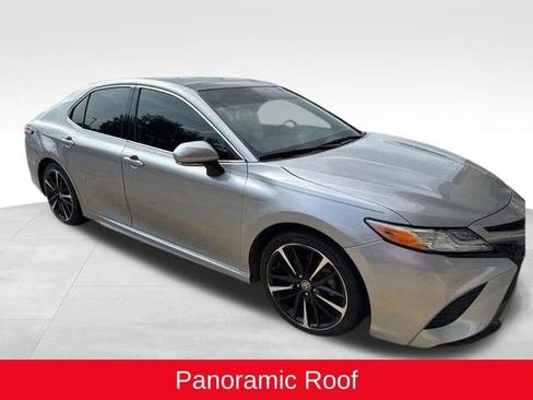 Used 2020 Toyota Camry XSE image 3