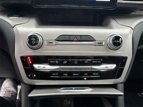 Certified 2022 Ford Explorer XLT w/ Equipment Group 202A image 23