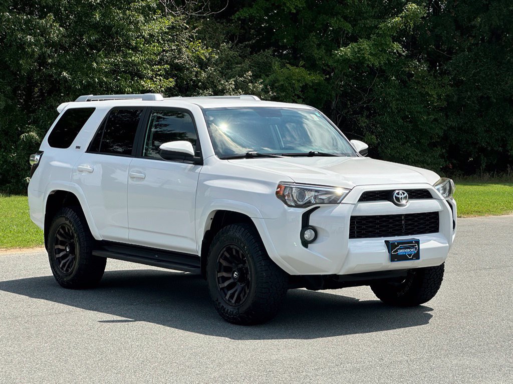 Used 2016 Toyota 4Runner SR5 AWD/4WD image 2