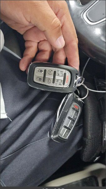 Used 2021 Chrysler Pacifica Touring-L FWD image 13