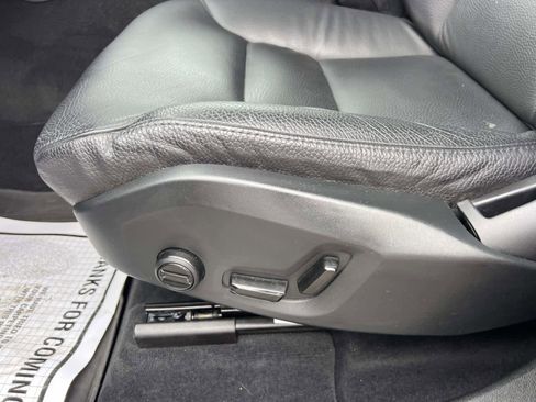 Used 2023 Volvo XC60 B5 Plus image 16