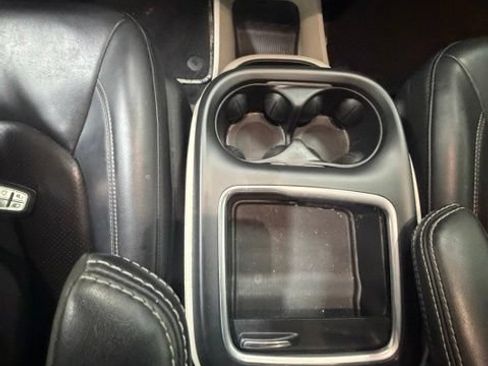 Used 2023 Chrysler Pacifica Touring-L FWD image 18