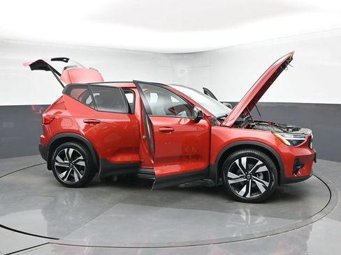 Used 2023 Volvo XC40 B5 Plus w/ Driver Assist Package AWD/4WD image 45